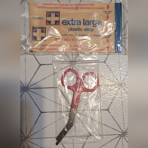 Lexus. First aid kit. Bag with contents. - Picture 5 of 11